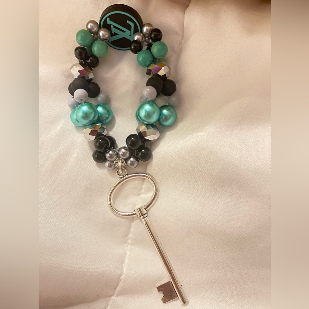 NOT Louis Vuitton 💙Teal Elegance💎 Beaded bracelet